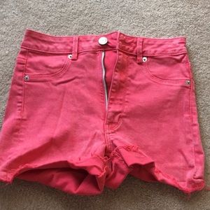 Red American Eagle shorts‎